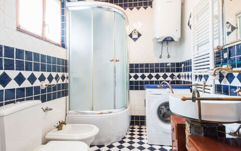 Blašković: Sol, Sol, Tuile, Luminaire Plomberie, Salle De Bains, Plomberie, Hôtel, Plante D'Appartement, Toilette