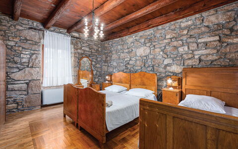 Blašković: Mur, Meubles, Design Intérieur, Chambre, Plafond, Sol, Sol, Lit, Mur De Pierre, Cadre De Lit