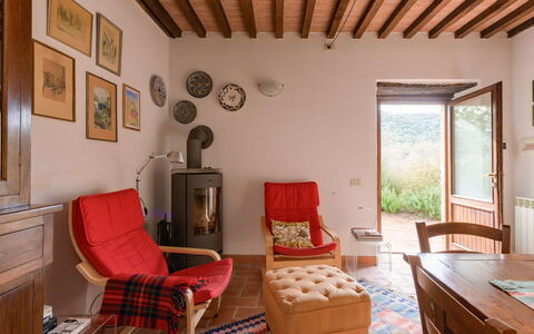 La Valle: Meubles, Design Intérieur, Mur, Sol, Bois, Sol, Pièce, Domicile, Chaise, Salon