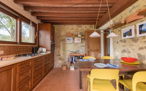 La Valle: Meubles, Design Intérieur, Sol, Mur, Bois, Plafond, Sol, Cuisine, Pièce, Domicile