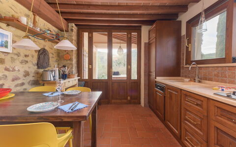 La Valle: Meubles, Design Intérieur, Sol, Mur, Bois, Sol, Plafond, Cuisine, Cabinetry, Comptoir
