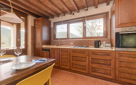 La Valle: Design Intérieur, Sol, Cuisine, Bois, Comptoir, Cabinetry, Meubles, Plafond, Sol, Domicile
