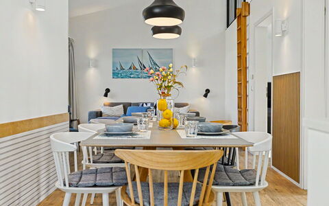 Seelykke (304): Meubles, Design Intérieur, Chaise, Sol, Mur, Luminaire, Bois, Salle À Manger, Table, Plafond