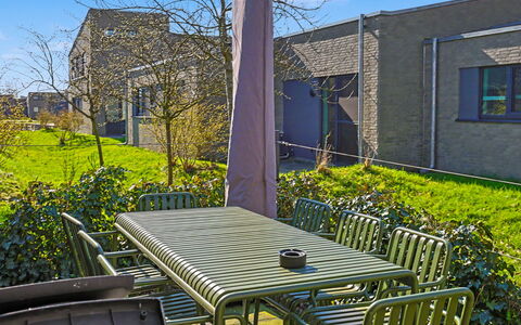 Seelykke (304): Arbuste, Jardin, Lot Terre, Mobilier De Jardin, Couverture De Sol, Chaise, Arrière-Cour, Tableau De Plein Air, Cour, Ombre