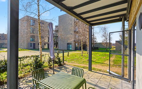 Seemomente (615): Design Urbain, Appartement, Jardin, Ombre, Cour, Condominium, Mobilier De Jardin, Cour, Aménagement Paysager, Balcon
