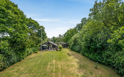Iorund - 10Km from the Sea: Arbre, Végétation, Arbuste, Zone Rurale, Jardin, Chalet, Ombre, Plantation, Biens