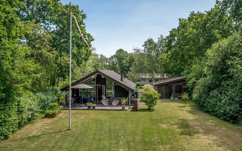 Iorund - 10Km from the Sea: Arbre, Herbe, Arbuste, Domicile, Maison, Chalet, Toit, Jardin, Lot Terre