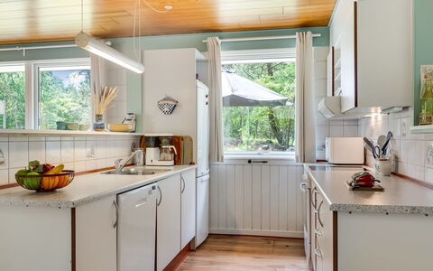 Galia - 2.5Km from the Sea: Cuisine, Design Intérieur, Comptoir, Sol, Bois, Appareil De Cuisine, Plafond, Cabinetry, Sol, Luminaire