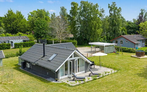 Hielm - 490M from the Sea: Domicile, Maison, Toit, Chalet, Biens, Pelouse, Jardin, Aménagement Paysager, Ferme, Cour