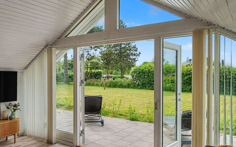Hielm - 490M from the Sea: Bois, Domicile, Plafond, Sol, Sol, Porte, Porche, Parquet, Chaise, Dur