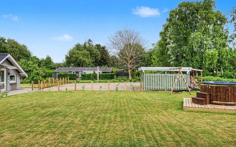 Hielm - 490M from the Sea: Arbre, Herbe, Jardin, Lot Terre, Plaine, Pelouse, Ombre, Parc, Aménagement Paysager, Prairie