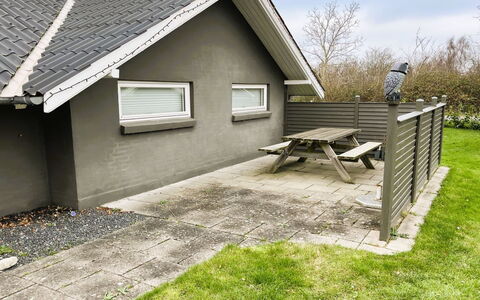 Hielm - 490M from the Sea: Domicile, Toit, Siding, Chalet, Pelouse, Cour, Jardin, Arrière-Cour, Ombre, Aménagement Paysager