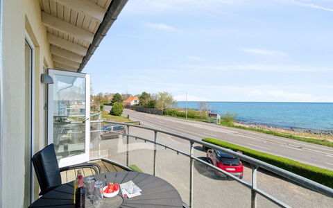 Juna - 50M from the Sea: Bleu, Chalet, Maison, Domicile, Ferme, Biens, Siding