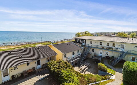 Juna - 50M from the Sea: Bleu, Chalet, Maison, Domicile, Ferme, Biens, Siding