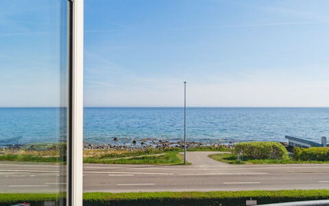 Juna - 50M from the Sea: Bleu, Chalet, Maison, Domicile, Ferme, Biens, Siding