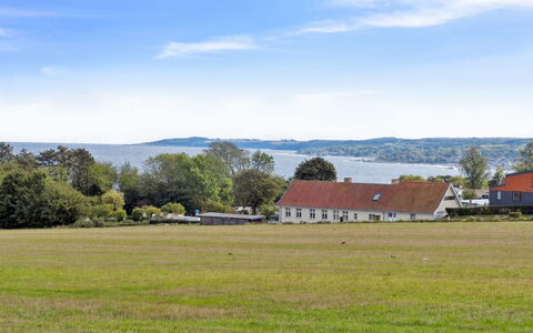 Rafn - 400M from the Sea: Herbe, Prairie, Plaine, Paysage, Nuage, Zone Rurale, Lot Terre, Champ, Domicile, Pâturage