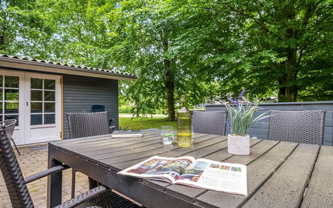 Mena - 10Km from the Sea: Meubles, Bois, Design Intérieur, Sol, Sol, Chaise, Pièce, Plafond, Salon, Appartement