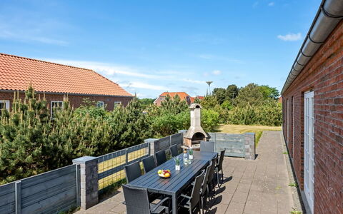 Merit - 3.2Km from the Sea: Meubles, Bois, Design Intérieur, Sol, Sol, Chaise, Pièce, Plafond, Salon, Appartement