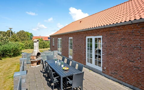 Merit - 3.2Km from the Sea: Meubles, Bois, Design Intérieur, Sol, Sol, Chaise, Pièce, Plafond, Salon, Appartement
