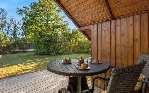 Harro - 100M from the Sea: Architecture, Ombre, Structure En Plein Air, Chaise, Jardin, Pergola, Pot De Fleur, Store, Aménagement Paysager, Mobilier De Jardin