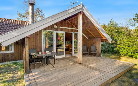 Harro - 100M from the Sea: Architecture, Ombre, Structure En Plein Air, Chaise, Jardin, Pergola, Pot De Fleur, Store, Aménagement Paysager, Mobilier De Jardin