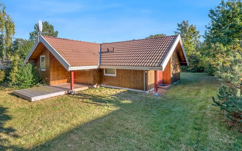 Harro - 100M from the Sea: Architecture, Ombre, Structure En Plein Air, Chaise, Jardin, Pergola, Pot De Fleur, Store, Aménagement Paysager, Mobilier De Jardin