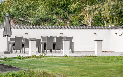 Synne - 350M from the Sea: Arbuste, Jardin, Lot Terre, Mobilier De Jardin, Ombre, Aménagement Paysager, Tableau De Plein Air, Béton, Cour, Pelouse