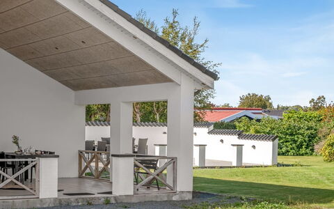 Synne - 350M from the Sea: Domicile, Porte, Composite, Porche, Ombre, Chalet, Béton, Biens, Structure En Plein Air, Aménagement Paysager