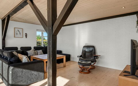 Pauna - 2.5Km from the Sea: Meubles, Bois, Design Intérieur, Sol, Sol, Chaise, Pièce, Plafond, Salon, Appartement