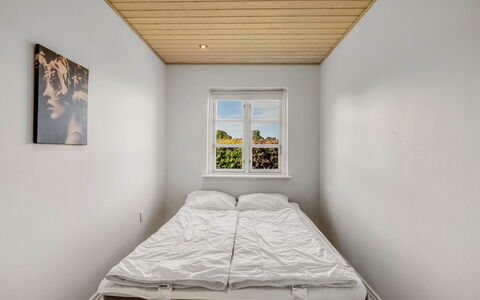 Pauna - 2.5Km from the Sea: Mur, Bois, Sol, Chambre, Sol, Plafond, Lit, Design Intérieur, Literie, Cadre De Lit