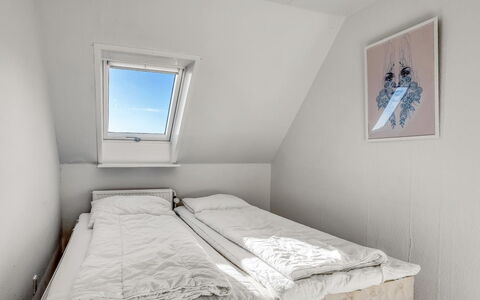 Pauna - 2.5Km from the Sea: Bois, Chambre, Sol, Drap De Lit, Literie, Sol, Lit, Linge, Cadre De Lit, Daylighting