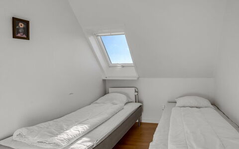 Pauna - 2.5Km from the Sea: Chambre, Lit, Sol, Literie, Sol, Cadre De Lit, Drap De Lit, Design Intérieur, Plafond