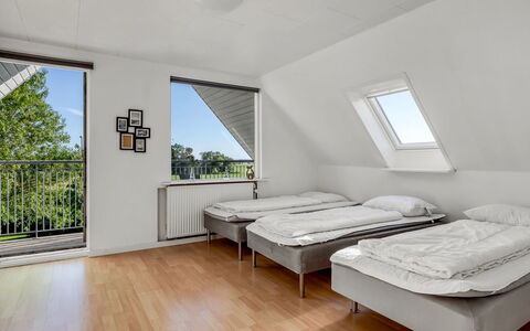 Pauna - 2.5Km from the Sea: Bois, Sol, Sol, Design Intérieur, Chambre, Plafond, Appartement, Lit