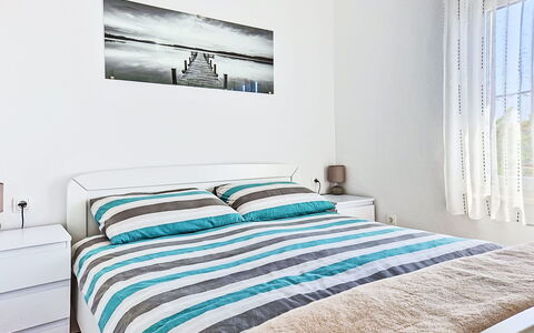 Sara: Meubles, Lit, Design Intérieur, Chambre, Literie, Drap De Lit, Sol, Sol, Linge, Bois
