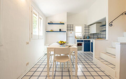 Pellicano: Sol, Sol, Design Intérieur, Tuile, Plafond, Cuisine, Chaise, Comptoir, Conception