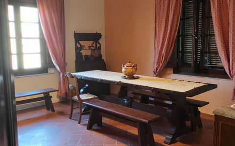 Villa Luce San Miniato: Meubles, Sol, Bois, Table, Sol, Design Intérieur, Table Cuisine Et Salle A Manger, Chaise, Tache De Bois, Porte