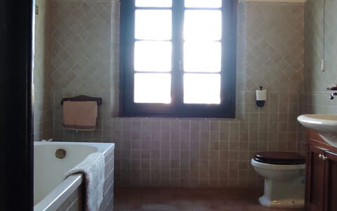 Villa Luce San Miniato: Sol, Mur, Sol, Design Intérieur, Luminaire Plomberie, Salle De Bains, Tuile, Éclairage, Plomberie, Porte