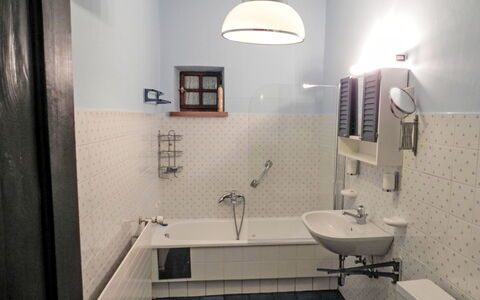 Himmelreichmühle: Salle De Bains, Luminaire Plomberie, Sol, Design Intérieur, Sol, Robinet, Plomberie, Évier, Lavabo, Tuile