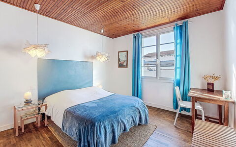 Charme de la Linière: Meubles, Chambre, Lit, Design Intérieur, Drap De Lit, Plafond, Literie, Sol, Linge, Sol