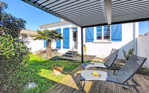 Charme de la Linière: Ombre, Composite, Mobilier De Jardin, Eco Hôtel, Chaise, Balcon, Structure En Plein Air, Plate-Forme, Conception, Patio