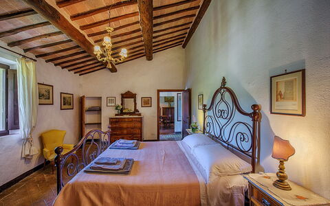 Medieval Castle Living: Vineyards, Swimming Pool &: Meubles, Domicile, Cadre, Lit, Cadre De Lit, Villa, Hôtel, Chambre, Lampe, Plante D'Appartement