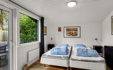Blandina - 500M from the Sea: Bois, Design Intérieur, Plafond, Chambre, Sol, Meubles, Lit, Domicile, Pièce, Literie