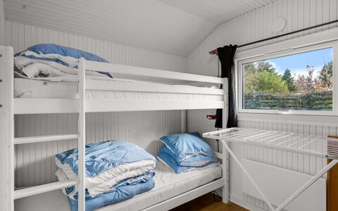 Blandina - 500M from the Sea: Bois, Lit Superposé, Domicile, Chambre, Lit, Literie, Plafond, Gelé, Cadre De Lit, Tache De Bois