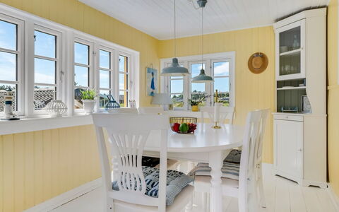 Åsta - 200M from the Sea: Sol, Design Intérieur, Bois, Meubles, Sol, Plafond, Domicile, Salle À Manger, Pièce, Parquet