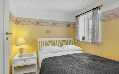 Åsta - 200M from the Sea: Lit, Design Intérieur, Chambre, Sol, Literie, Meubles, Drap De Lit, Sol, Plafond, Pièce