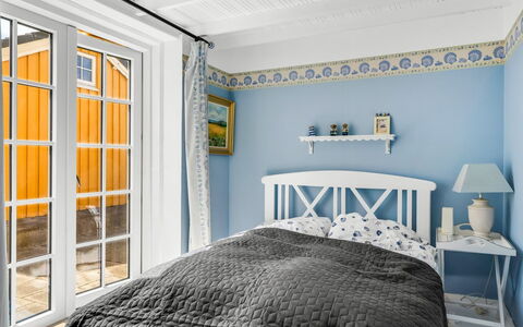 Åsta - 200M from the Sea: Bleu, Chambre, Design Intérieur, Mur, Lit, Bois, Sol, Sol, Plafond, Literie