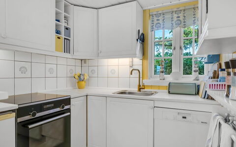 Åsta - 200M from the Sea: Appareil De Cuisine, Cuisine, Principaux Appliance, Comptoir, Design Intérieur, Cabinetry, Sol, Électroménager, Sol, Pièce