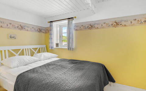 Åsta - 200M from the Sea: Chambre, Design Intérieur, Sol, Lit, Domicile, Sol, Plafond, Literie, Pièce, Linge