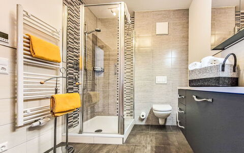 Glück auf: Luminaire Plomberie, Sol, Salle De Bains, Design Intérieur, Sol, Plomberie, Robinet, Évier, Toilette, Tuile