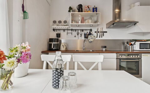 Ruse - 6Km from the Sea: Meubles, Cuisine, Appareil De Cuisine, Design Intérieur, Comptoir, Sol, Principaux Appliance, Cabinetry, Bois, Luminaire